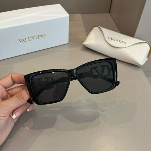 Valentino Women's Black Sunglasses - Picture 4 of 8